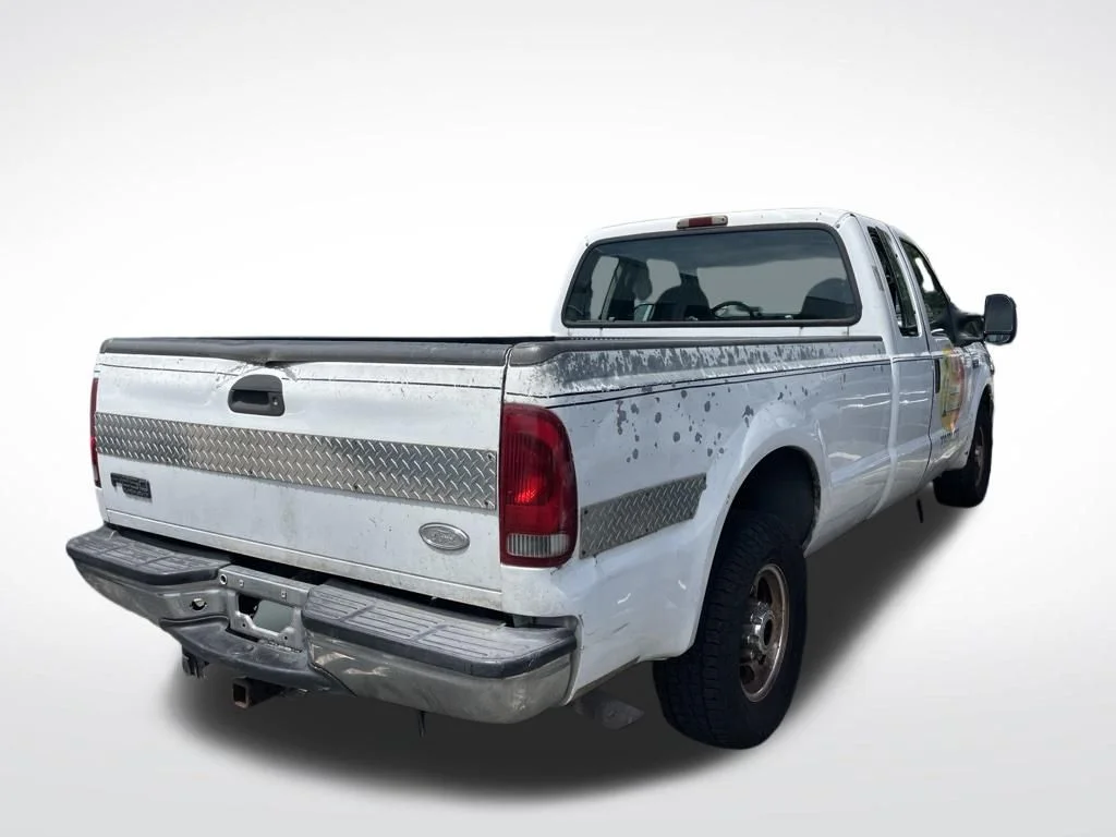 Used 2002 White Ford XL image 5