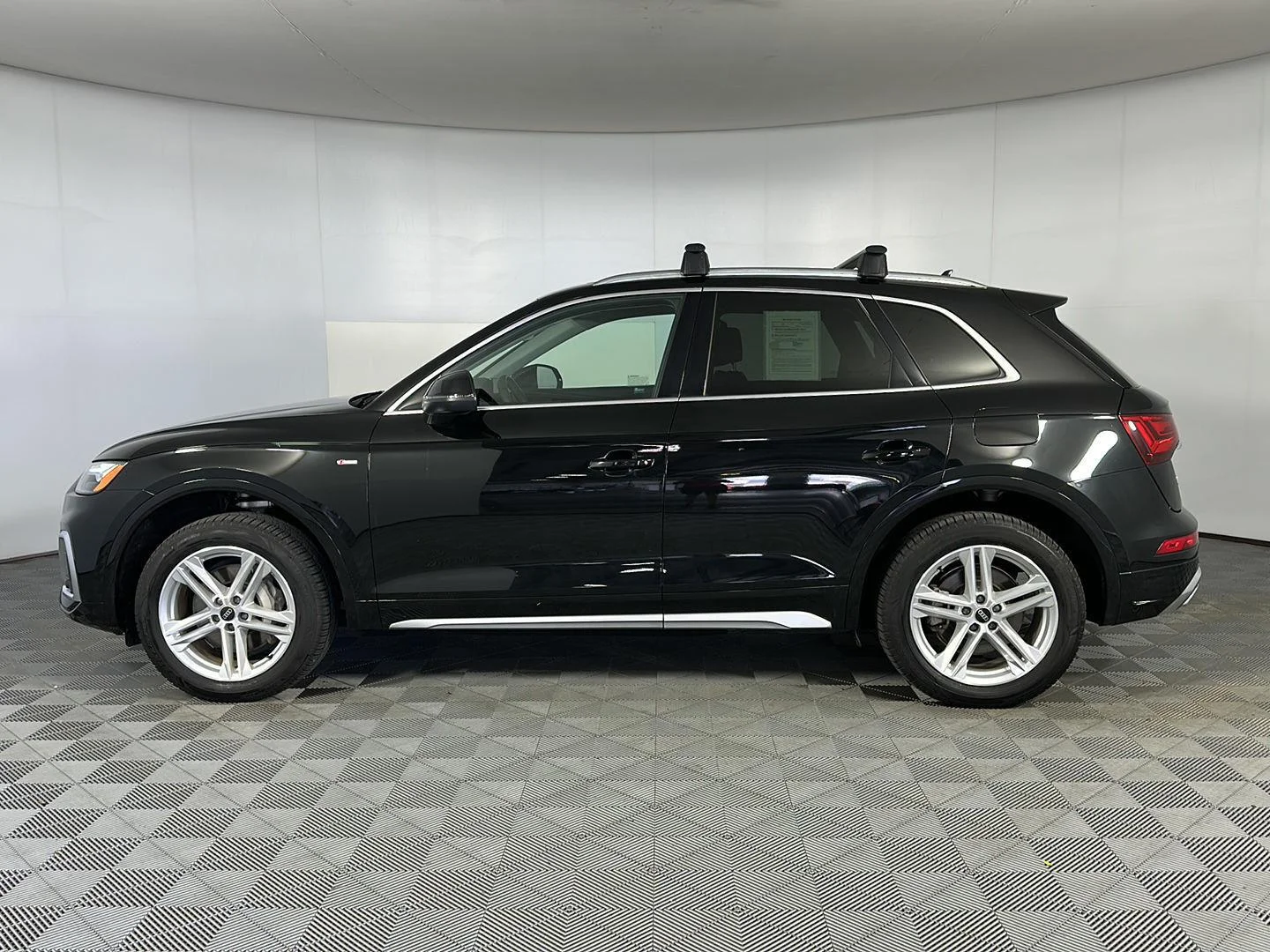 Used 2025 Mythos Black Metallic Audi S line Premium image 4