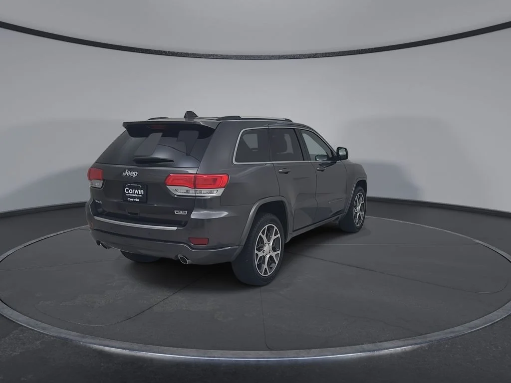 Certified Used 2018 Gray Jeep Limited image 16