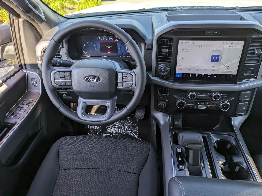 New 2026 Oxford White Ford XLT image 15