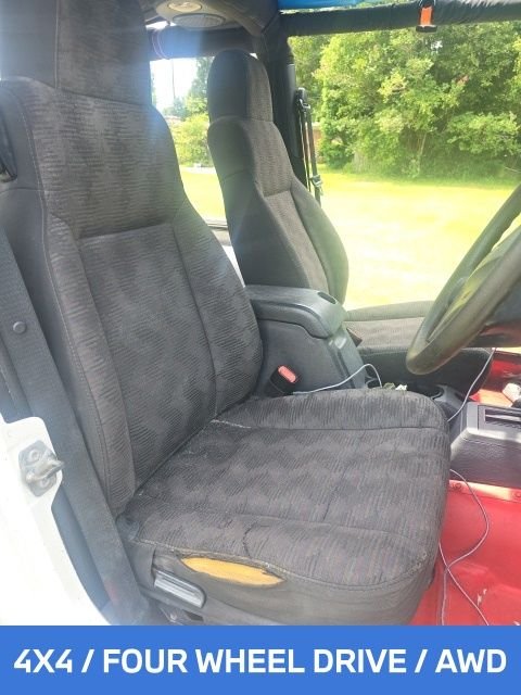 Used 2005 White Jeep Sport RHD image 3