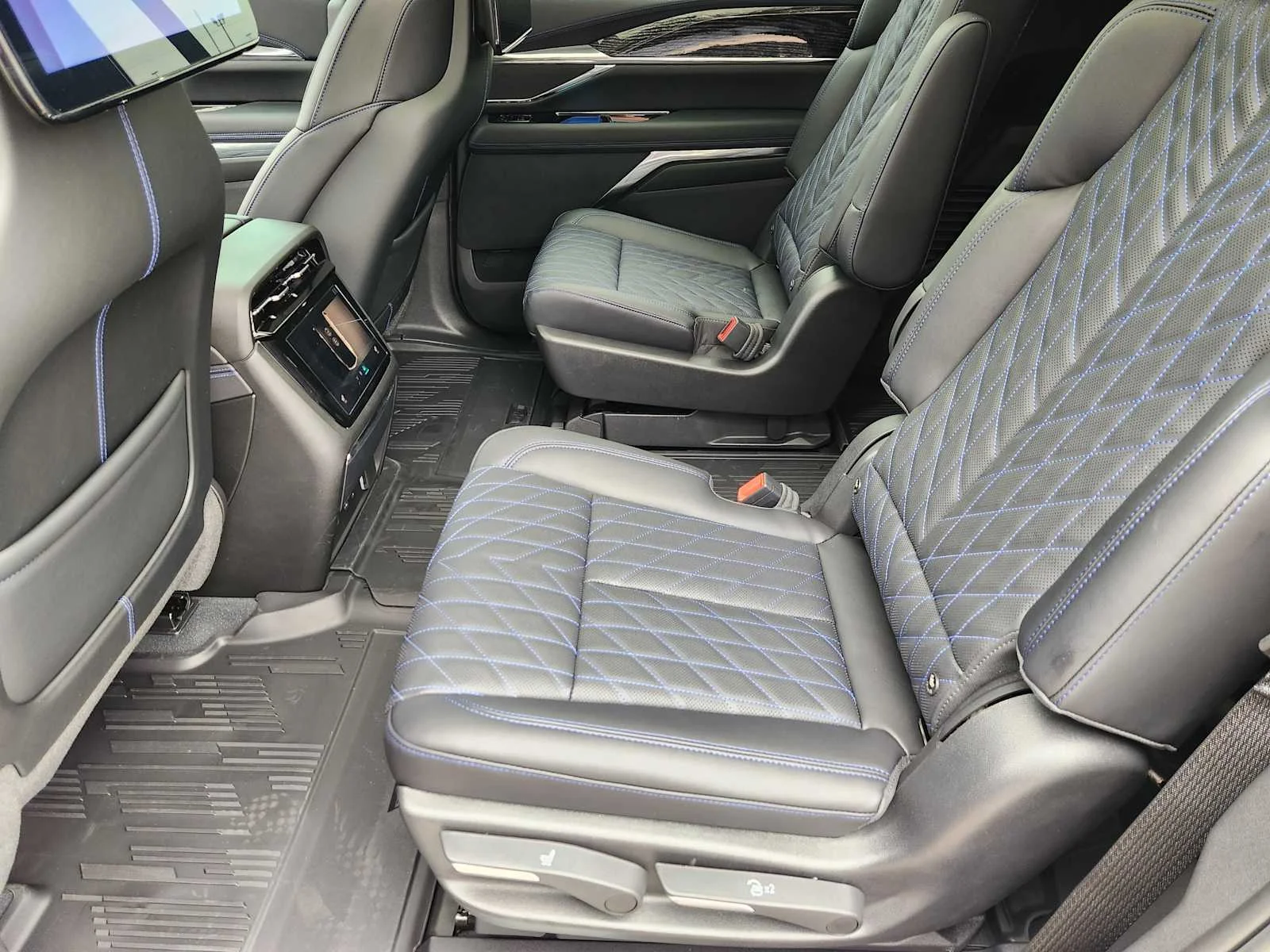 New 2026 Luna Metallic Cadillac Luxury image 20