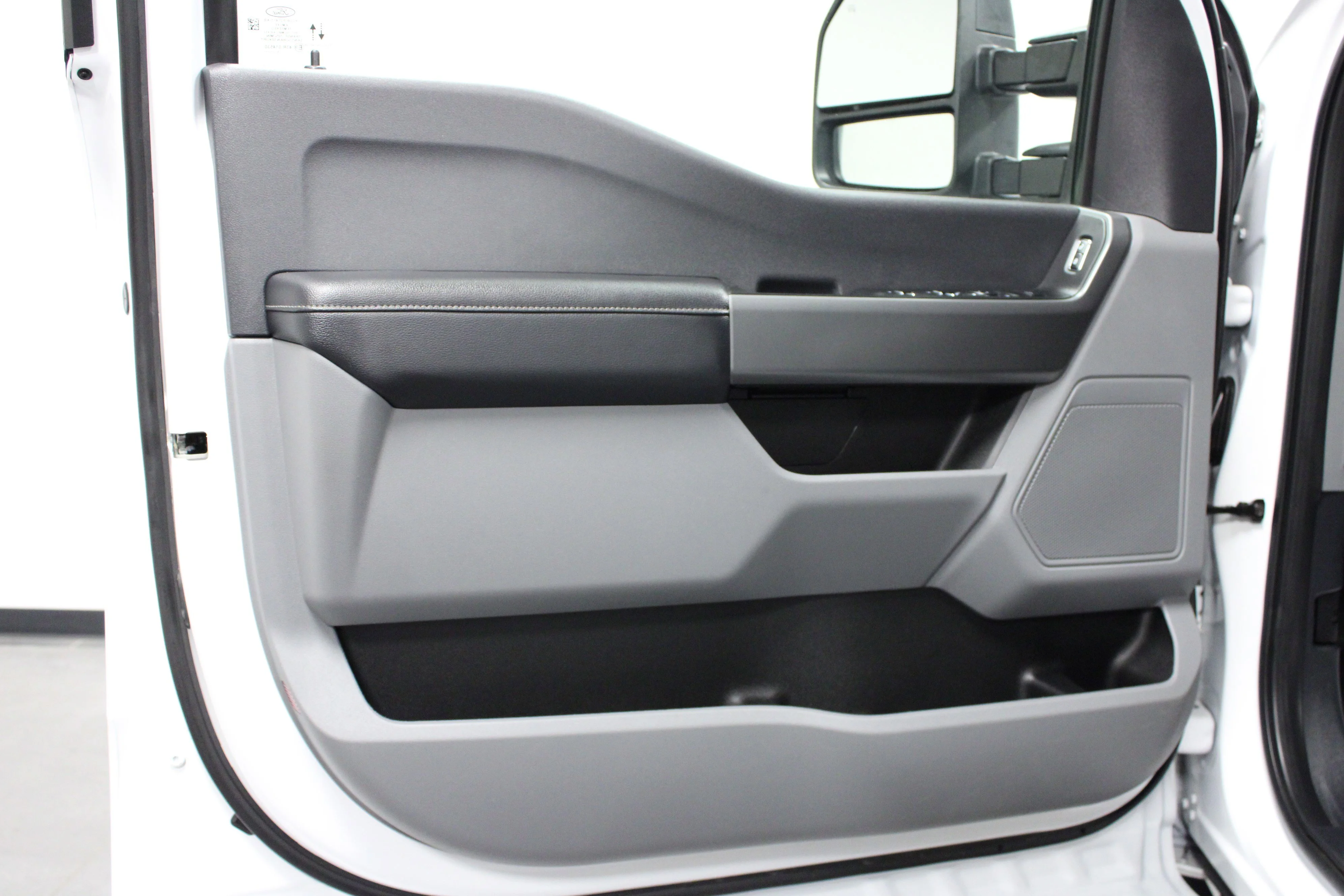 Used 2026 Oxford White Ford XLT image 11