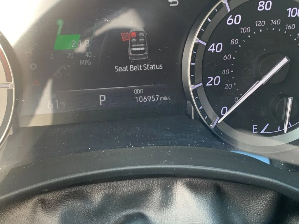 Used 2020 White Toyota XLE image 30