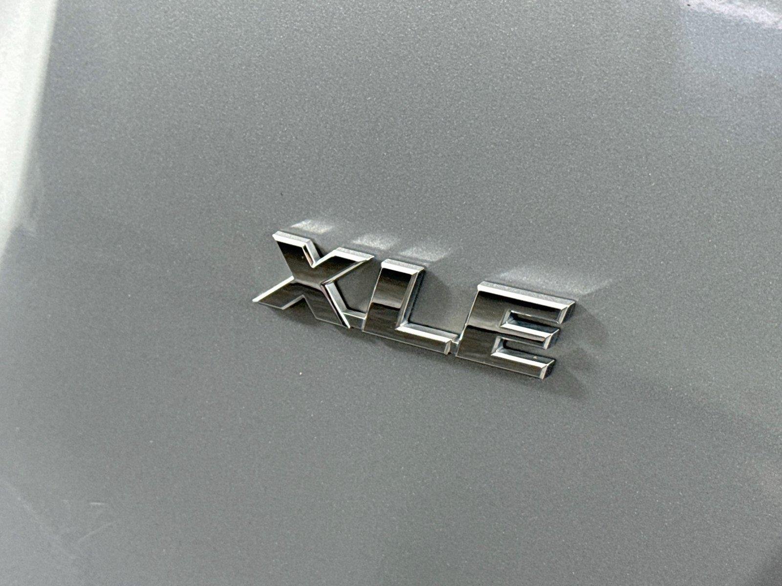 Used 2016 Silver Sky Metallic Toyota XLE image 13