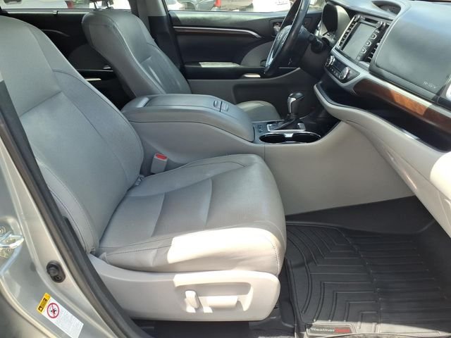 Used 2015 Silver Toyota Limited image 11