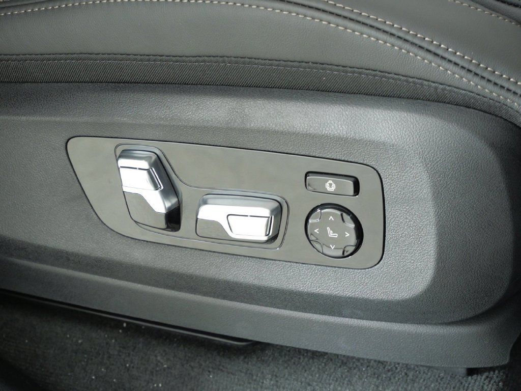 Used 2027 Black BMW xDrive40i image 23