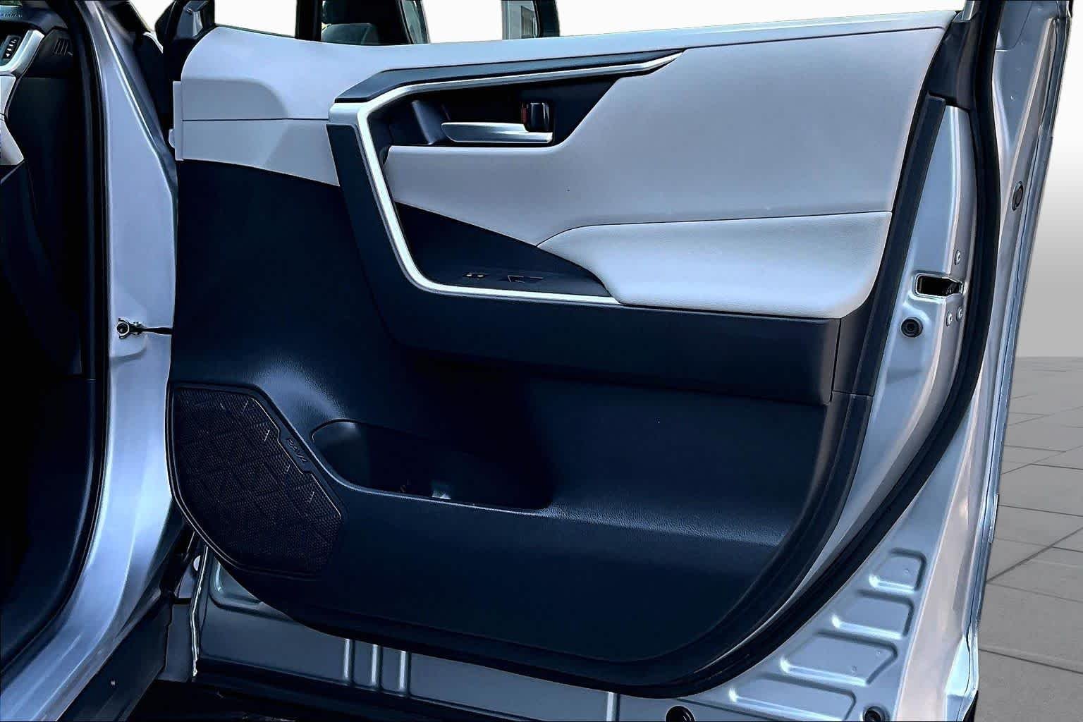 Used 2020 Silver Sky Metallic Toyota XLE image 23