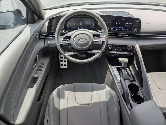 Used 2025 Gray Hyundai SEL Sport image 16