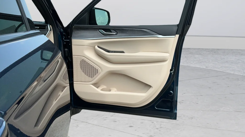 New 2026 Fathom Blue Pearl-Coat Exterior Paint Jeep Limited image 23