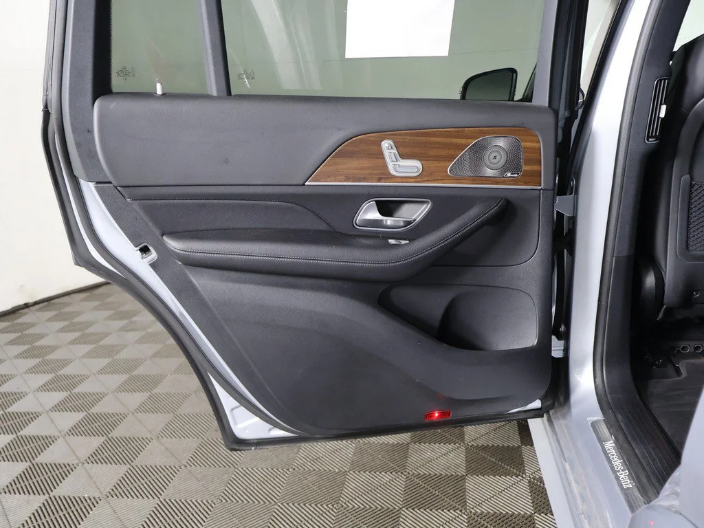 Used 2025 Silver Mercedes-Benz GLS 450 image 31