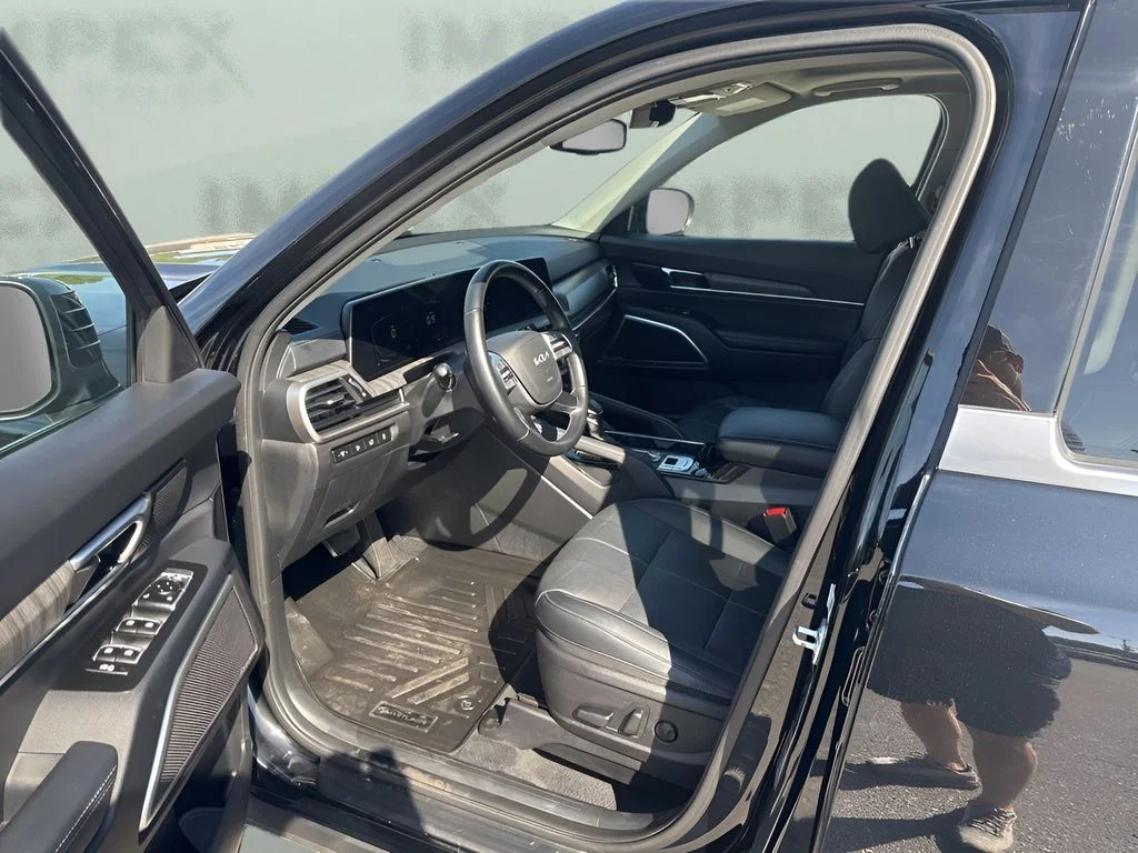 Used 2023 Black Kia EX image 9