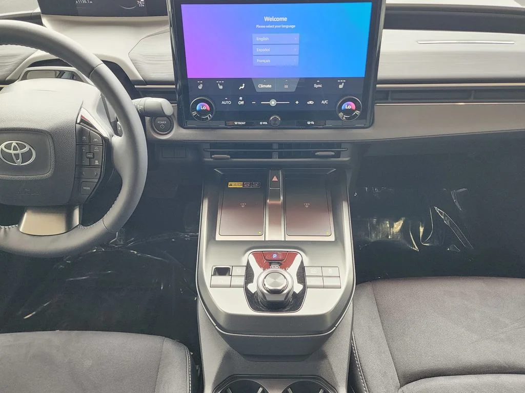 2026 Toyota C-HR XSE - Photo 12