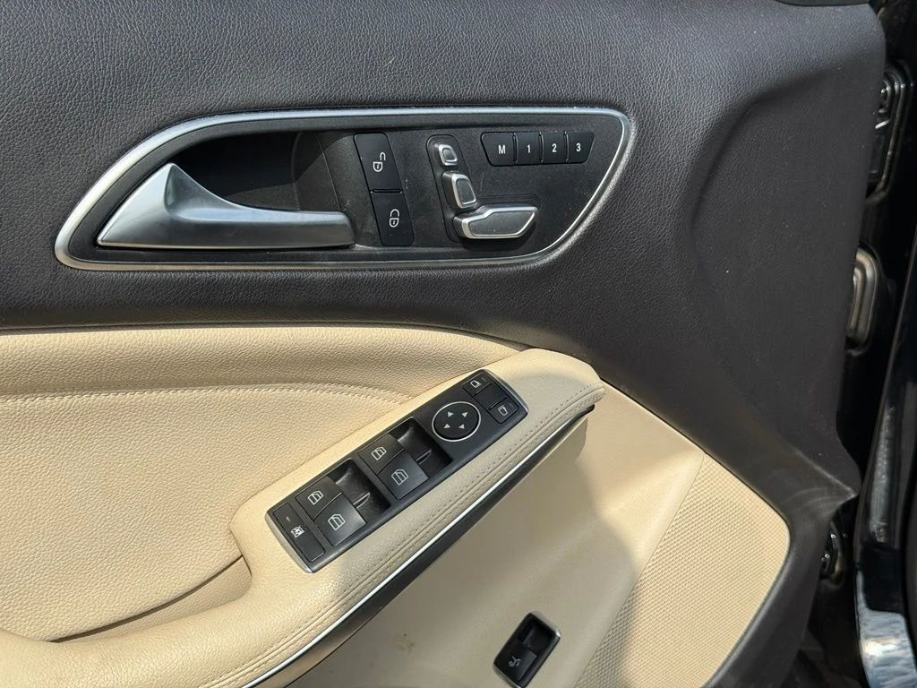 Used 2019 Black Mercedes-Benz GLA 250 image 10