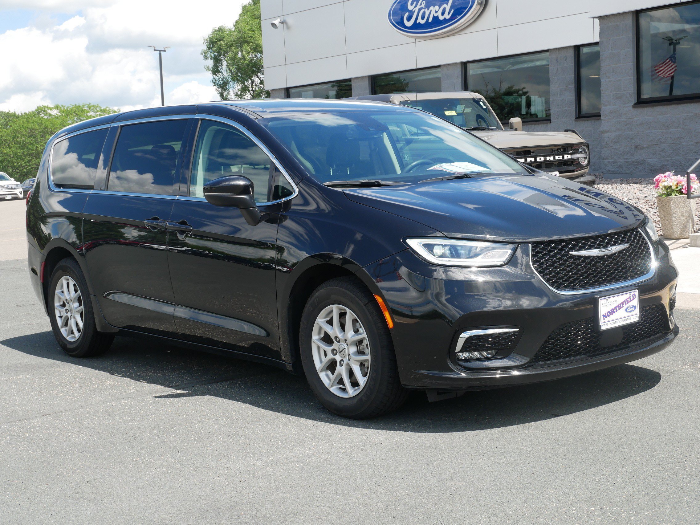 Used 2023 Chrysler Pacifica Touring L with VIN 2C4RC1BG1PR616210 for sale in Northfield, Minnesota