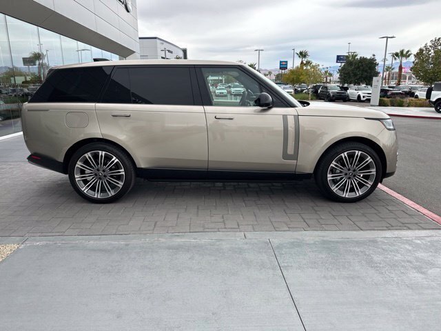 Used 2025 Gold Land Rover SE image 4