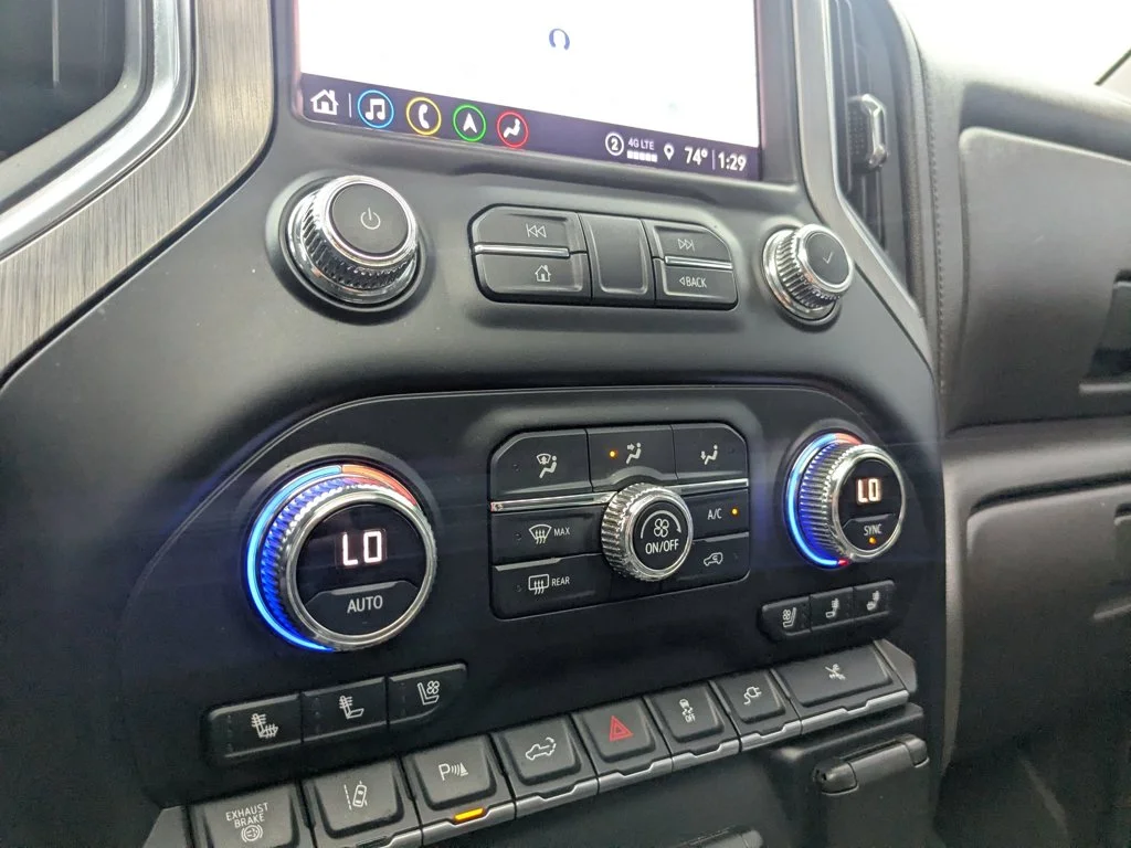 Used 2022 White Frost Tricoat GMC Denali image 18