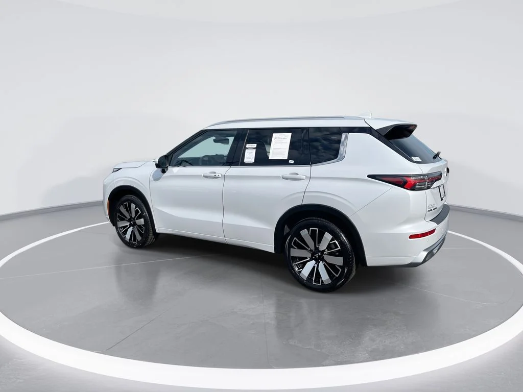 Used 2025 Silver Mitsubishi SEL image 6