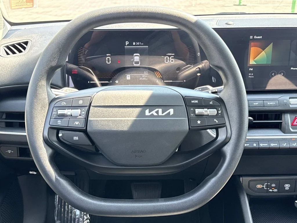 Used 2025 White Kia LXS image 12
