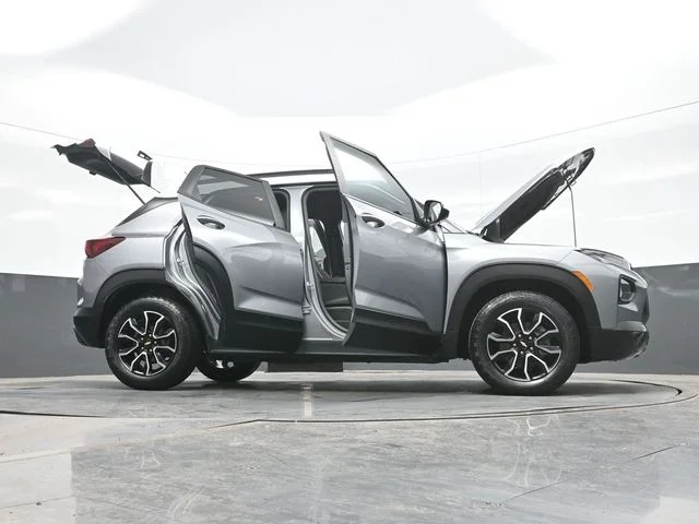 Used 2023 Gray Chevrolet ACTIV image 31