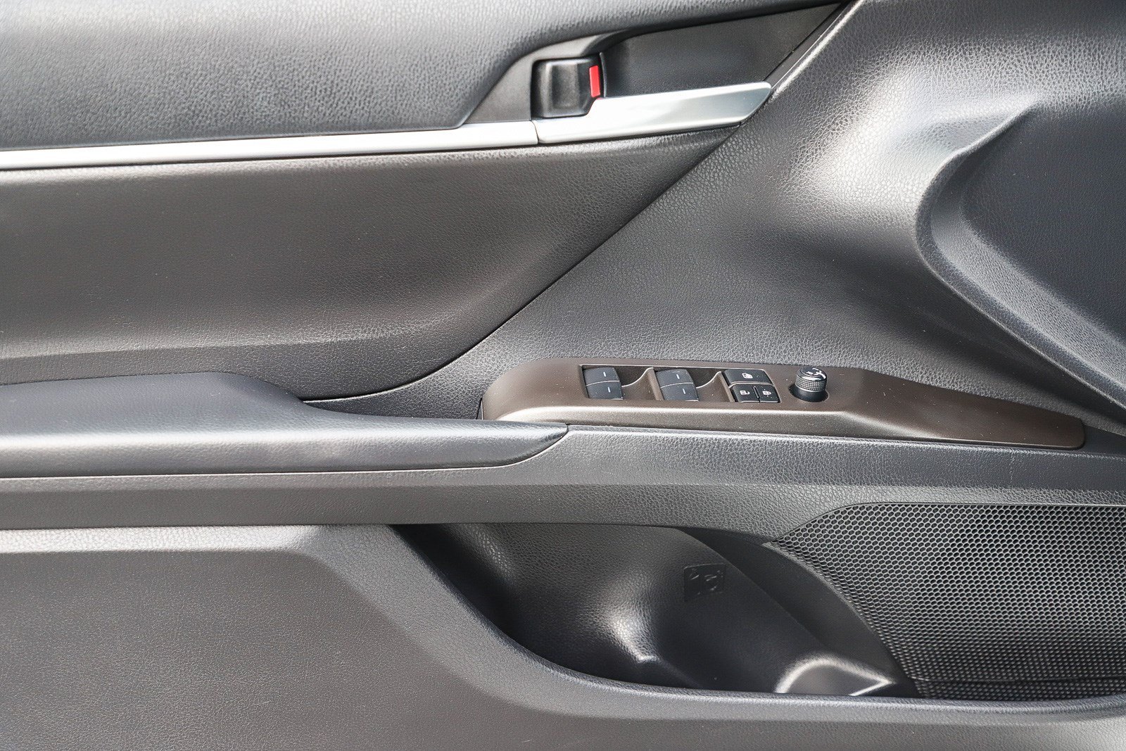 Certified Used 2023 Ice Cap Toyota SE image 20