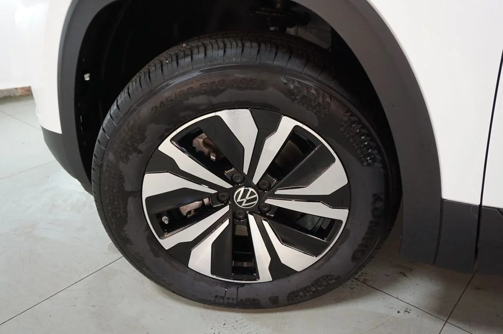 New 2026 Opal White Volkswagen SE image 31