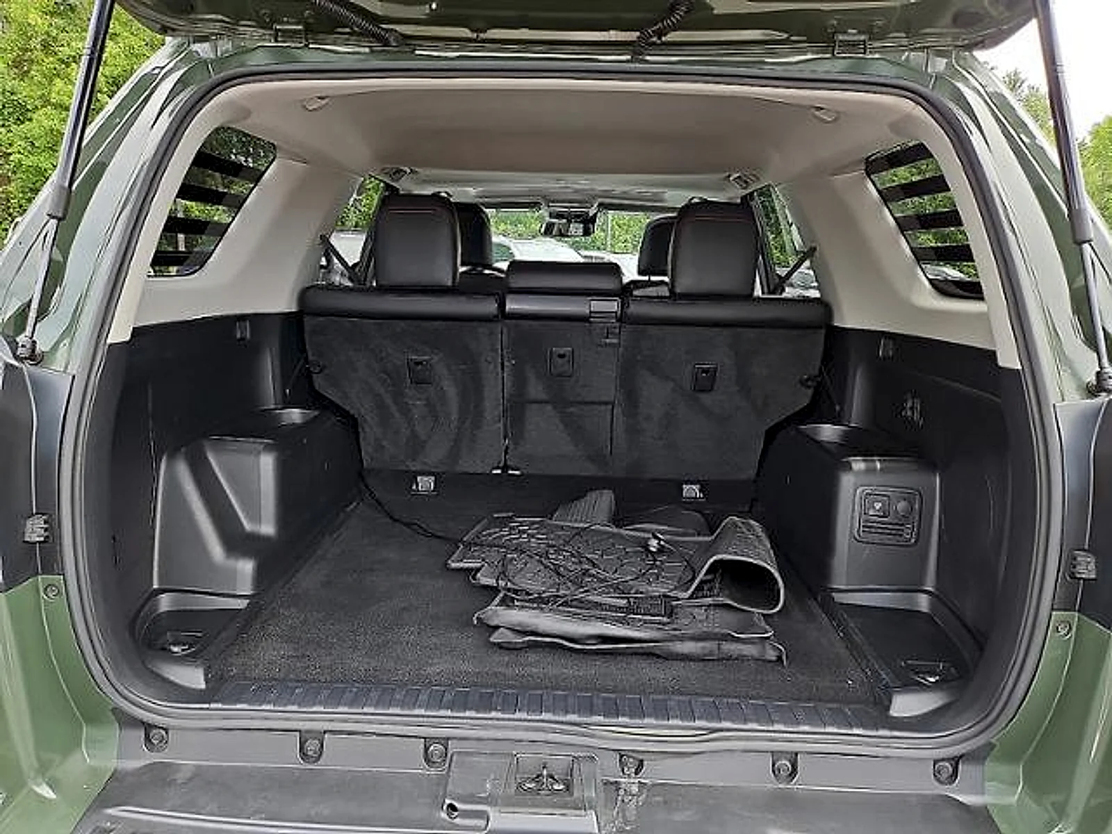 Used 2020 Hunter Green Toyota  image 25