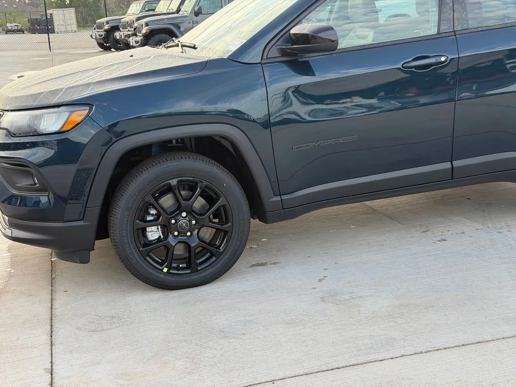 New 2026 Fathom Blue Pearl-Coat Exterior Paint Jeep Latitude image 9