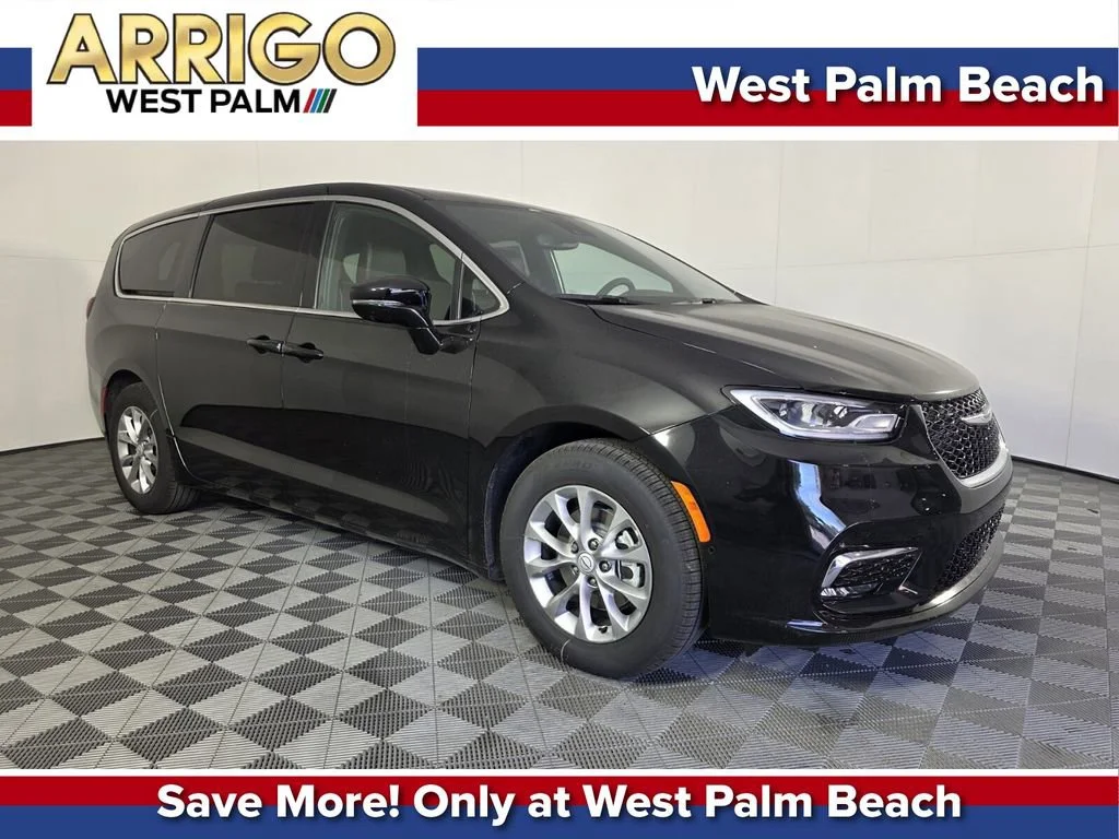 2026 Chrysler Pacifica Limited's photo
