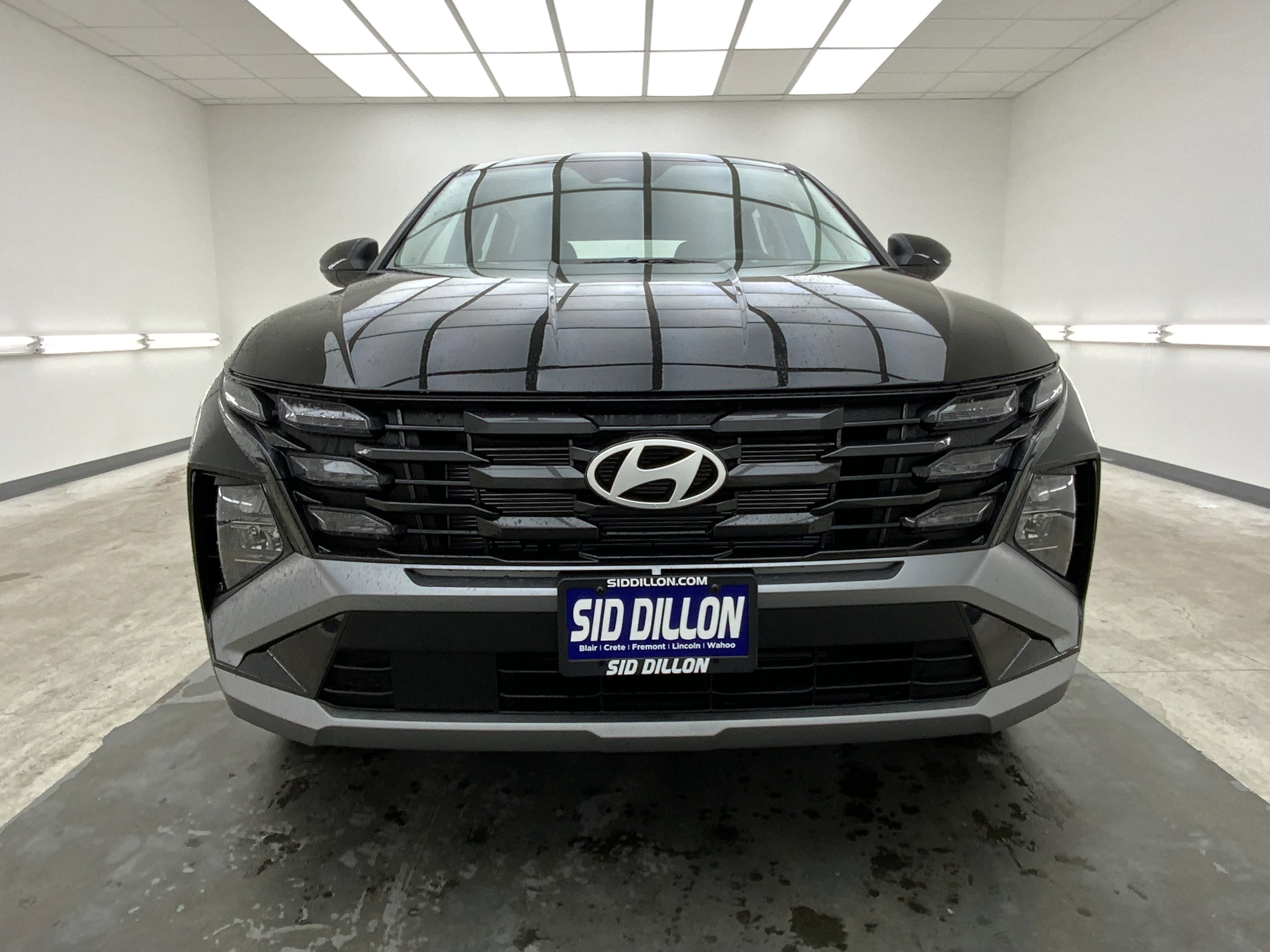 New 2026 Phantom Black Hyundai SE image 3