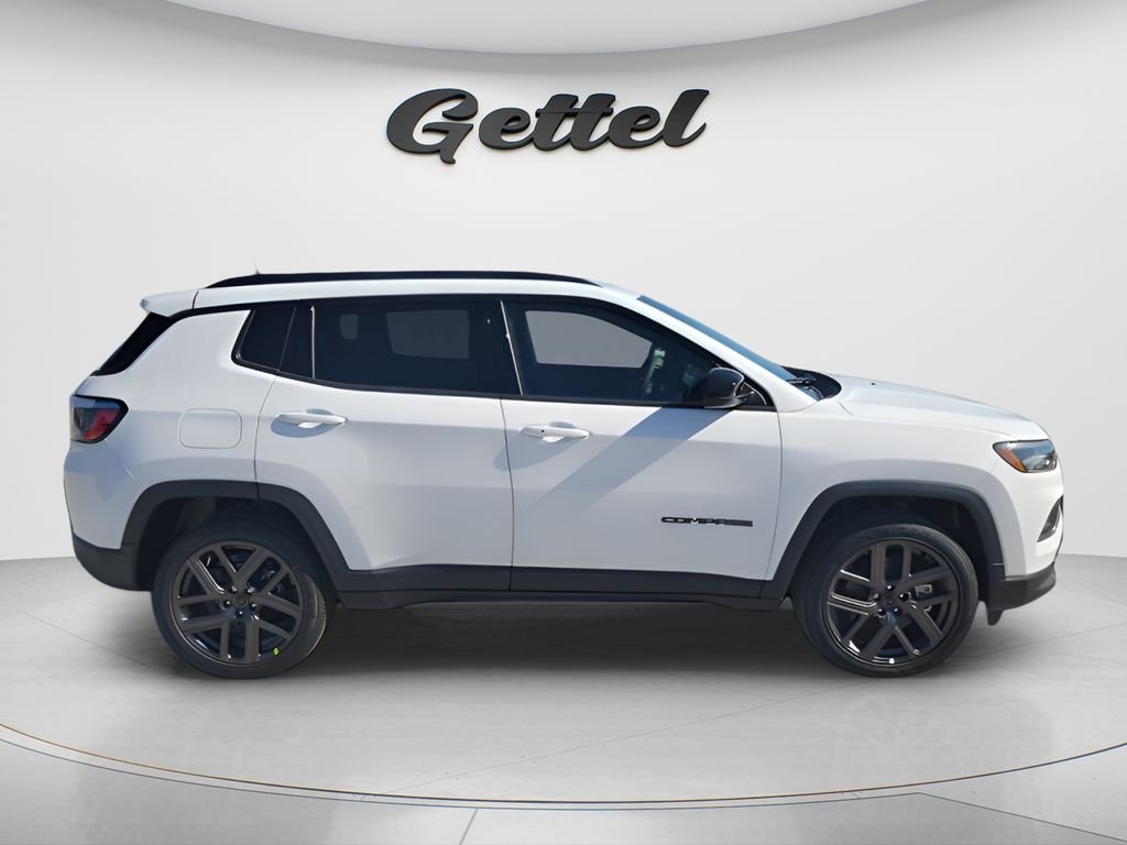 New 2026 Bright White Clear-Coat Exterior Paint Jeep Latitude image 9
