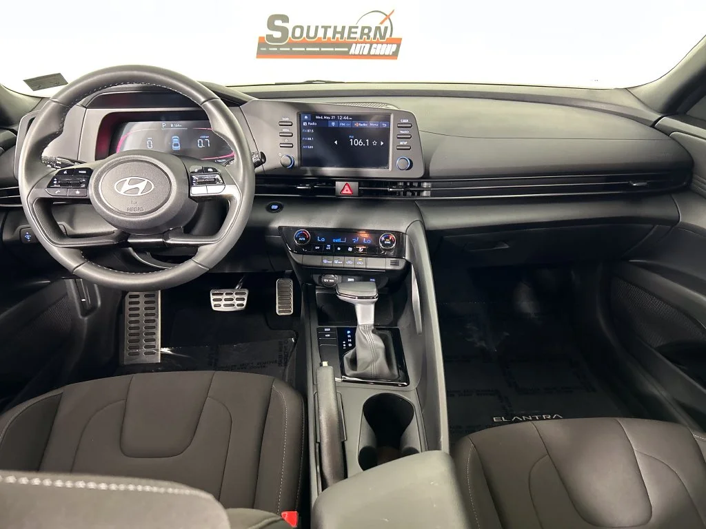 Used 2025 Blue Hyundai SEL Sport image 18