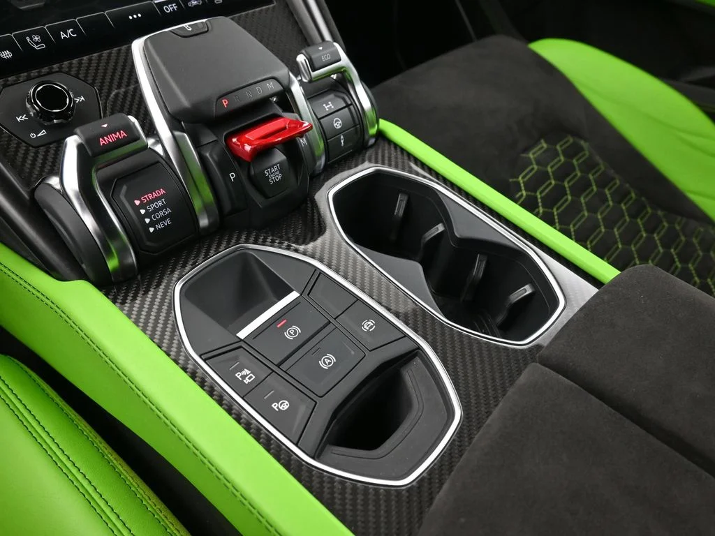 Used 2022 Green Lamborghini  image 26