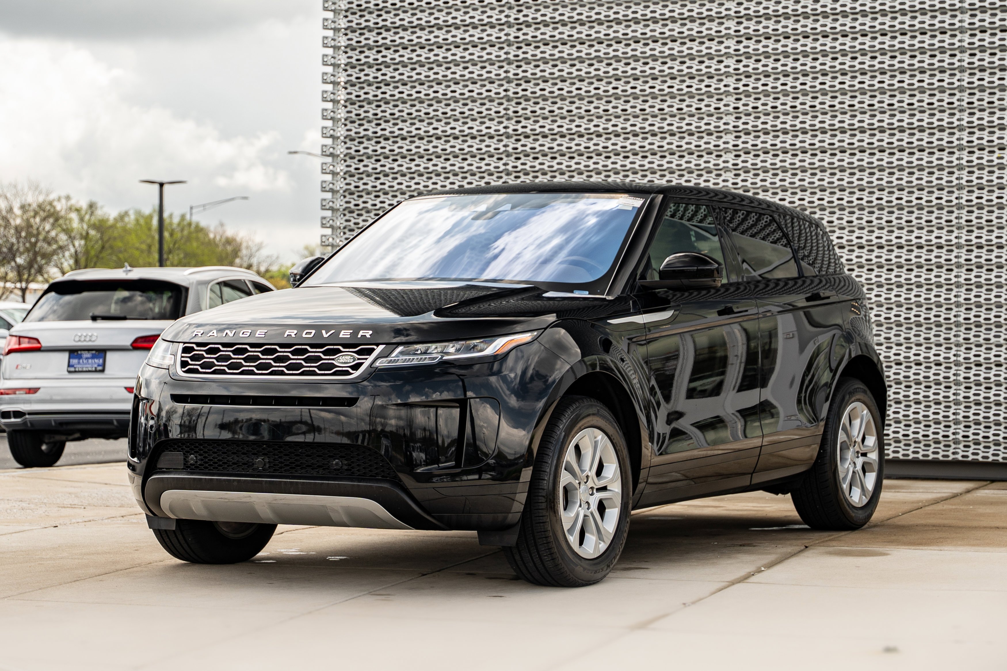 Used 2020 Santorini Black Metallic Land Rover S image 7