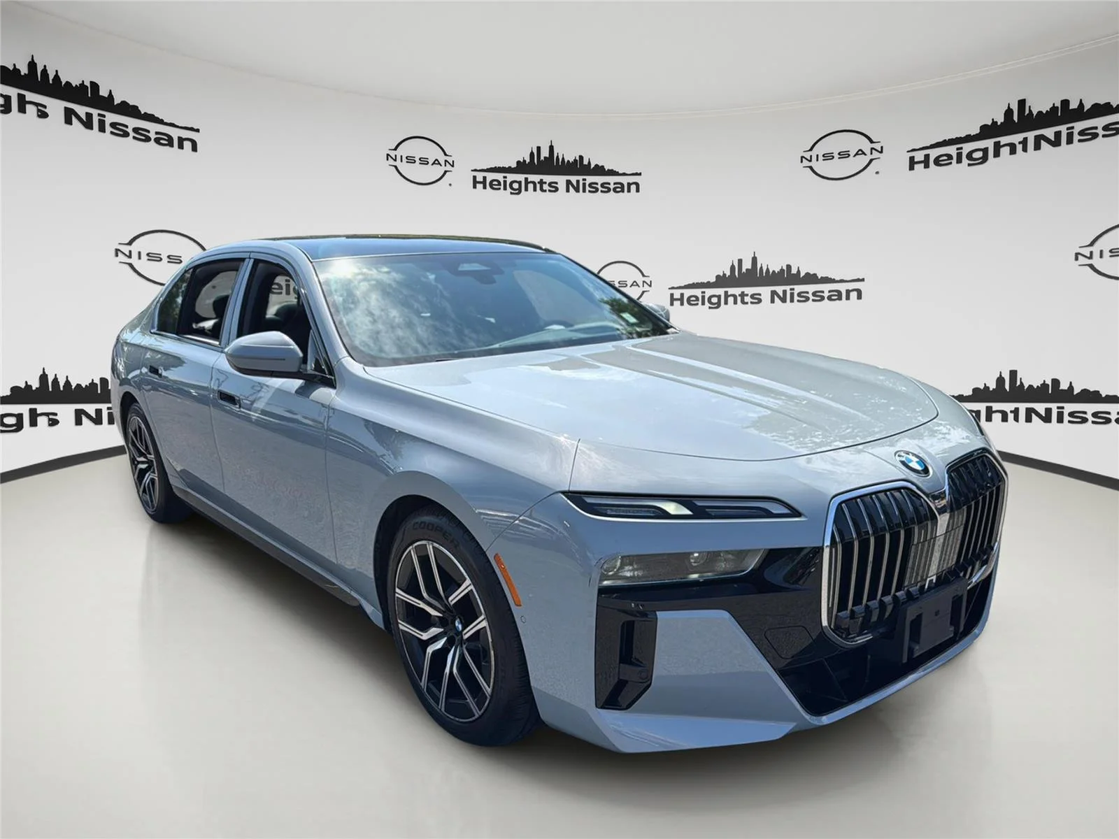 Used 2025 GRAY BMW 740i xDrive image 9