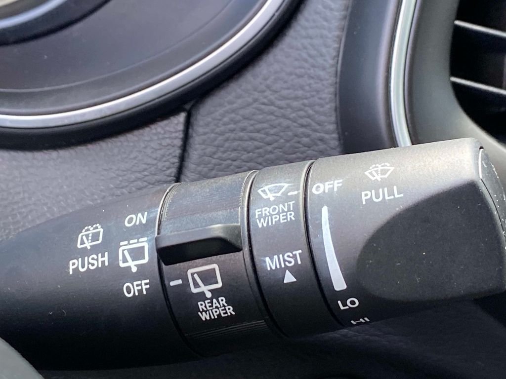 Used 2020 White Jeep Latitude Plus image 21