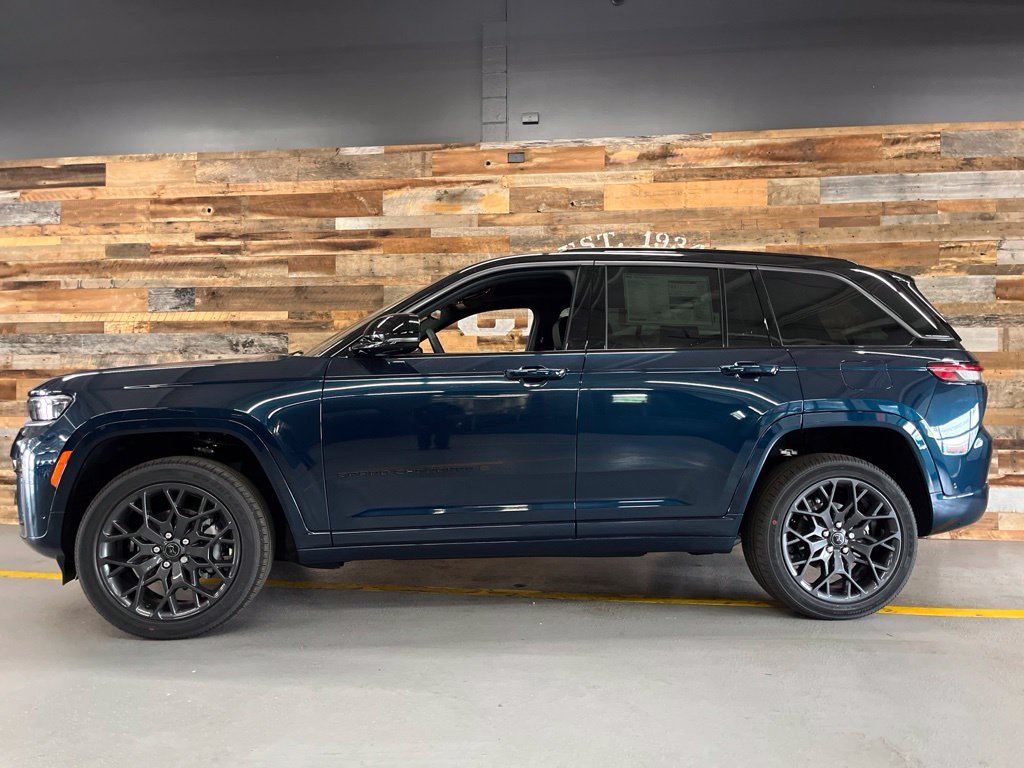 New 2027 Fathom Blue Pearl-Coat Paint Jeep Summit image 16