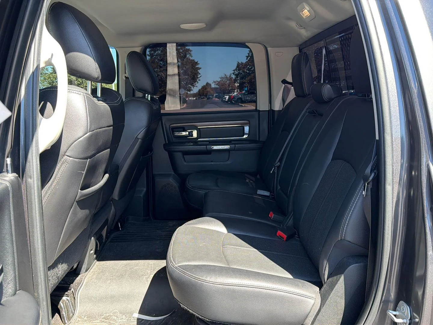 Used 2018  RAM Laramie image 19