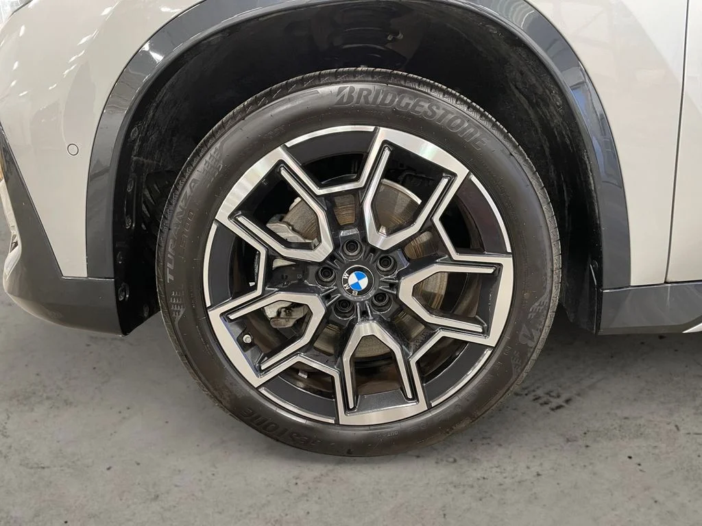 Used 2026 Silver Metallic BMW xDrive28i image 14