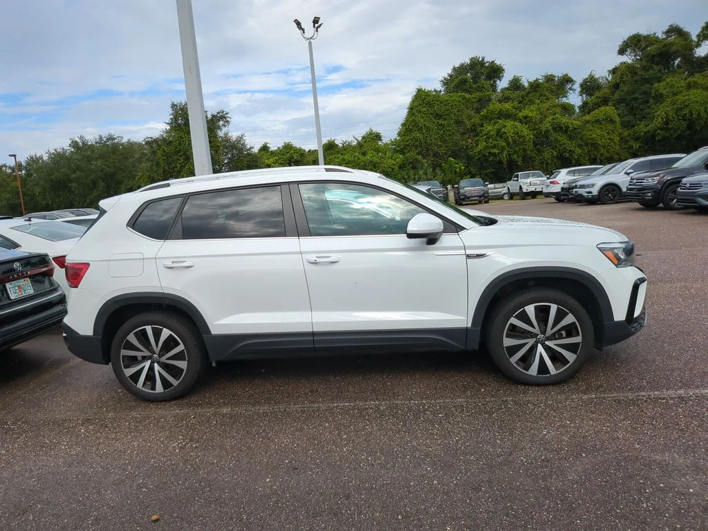 Certified Used 2024 White Volkswagen 1.5T SE image 3
