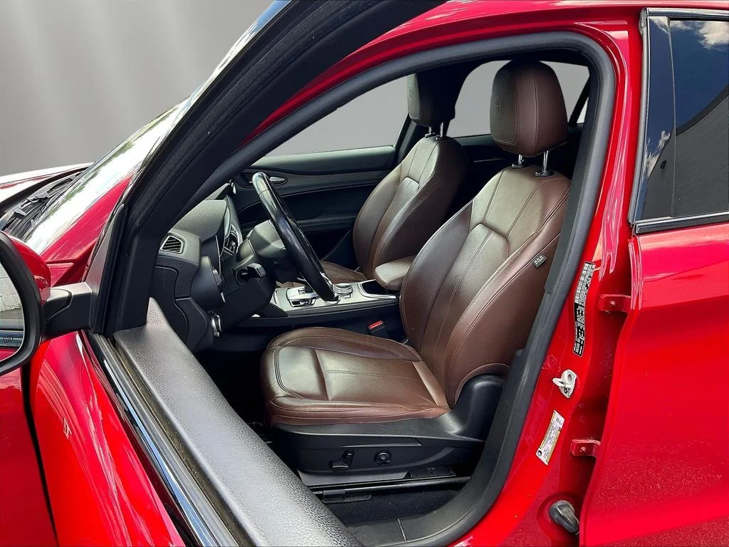 Used 2022 Alfa Rosso Alfa Romeo Ti image 21