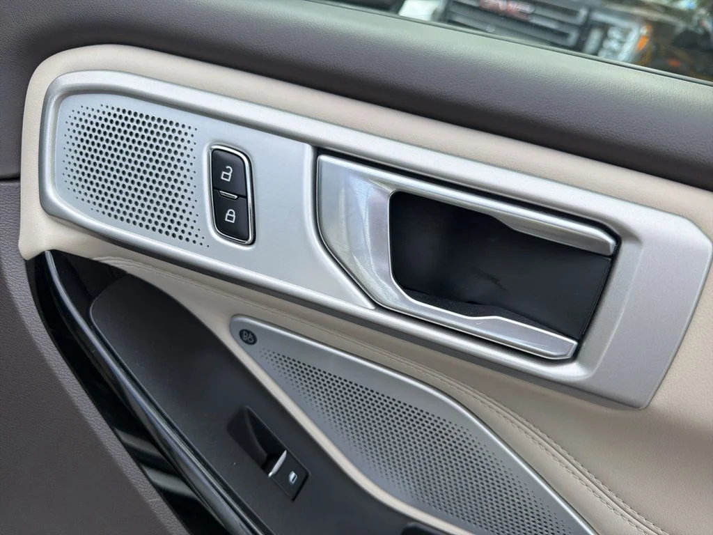 Used 2023 White Ford Platinum image 34