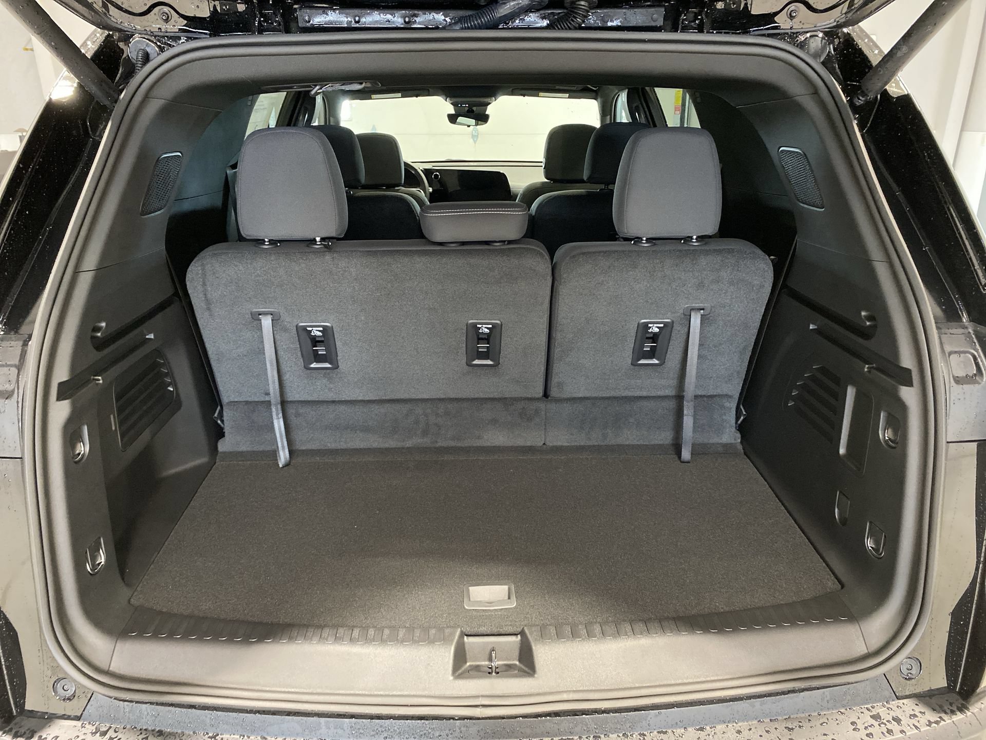 2027 Chevrolet Traverse LT - Photo 25