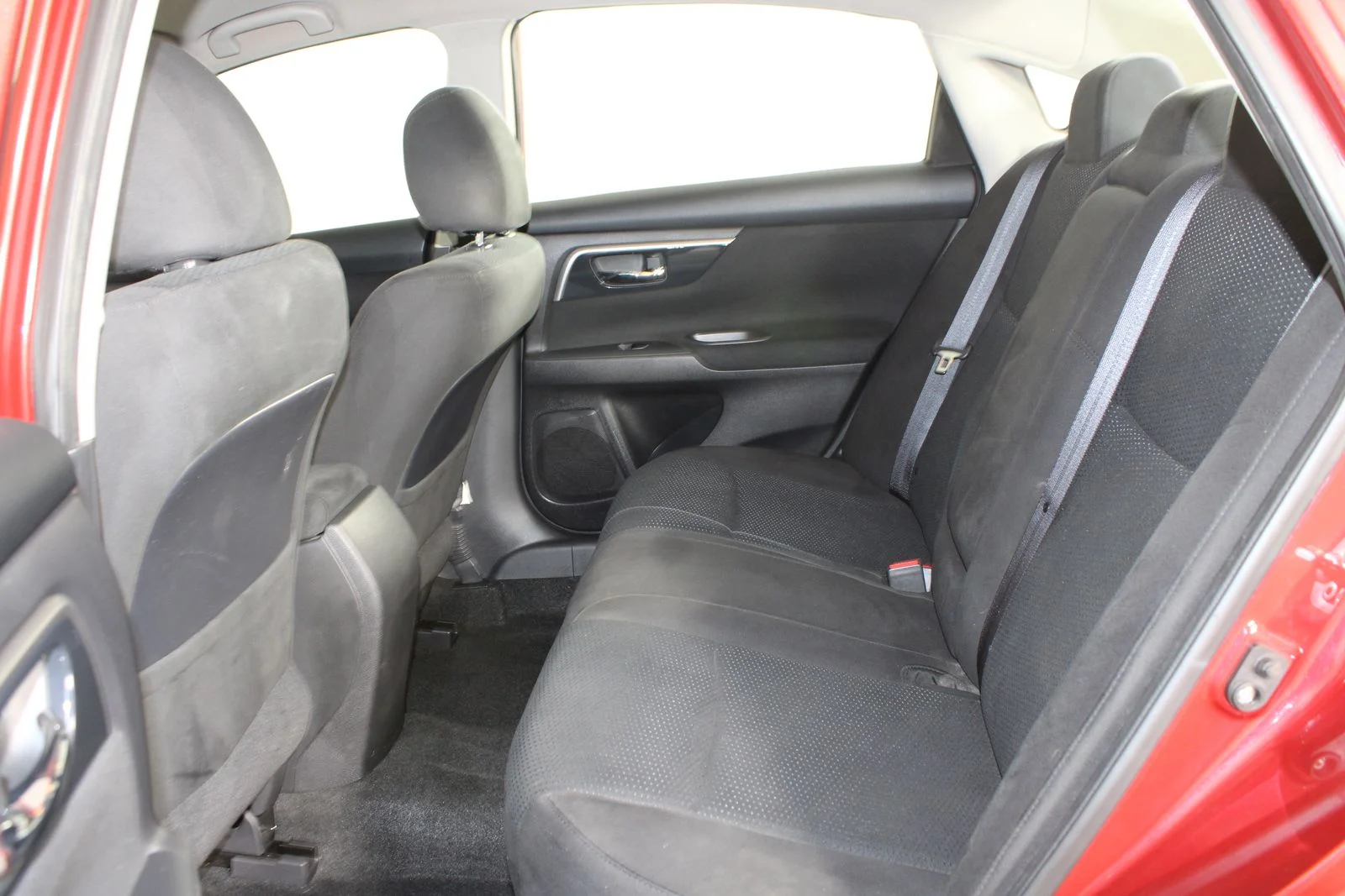Used 2014 Red Nissan 2.5 S image 8