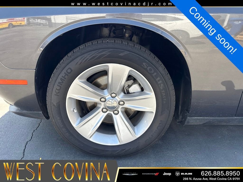 Used 2023 Gray Dodge SXT image 4