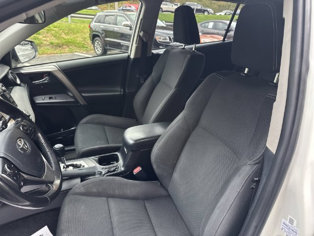 Used 2018 White Toyota XLE image 22