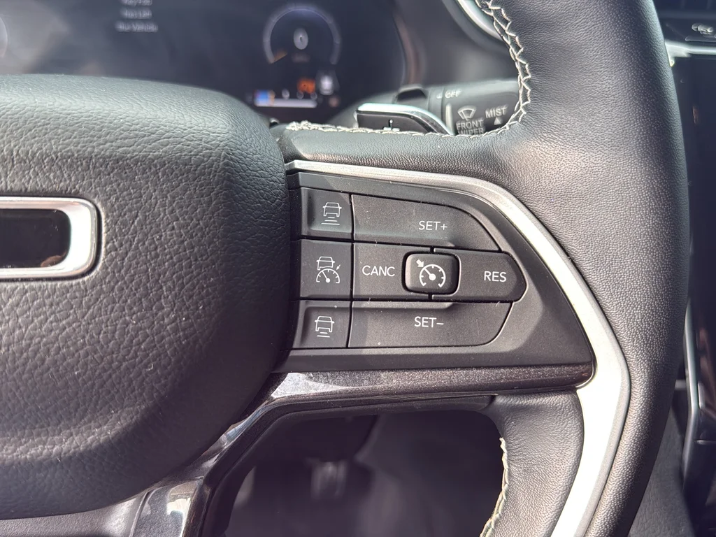Used 2022 Black Jeep Laredo image 17