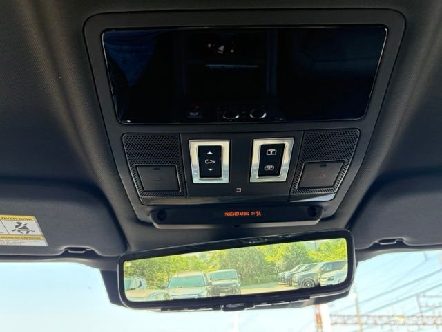 New 2026 Woolstone Green Land Rover X-Dynamic SE image 33