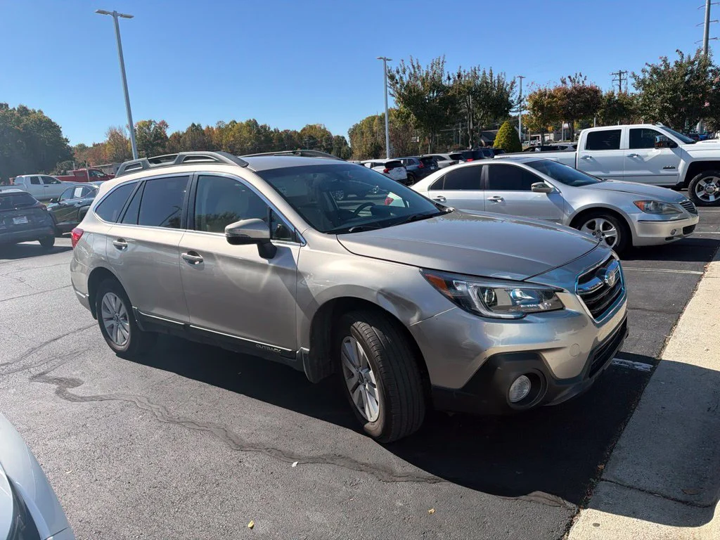 2018 Subaru Outback 2.5I PREMIUM SUV Slide 2