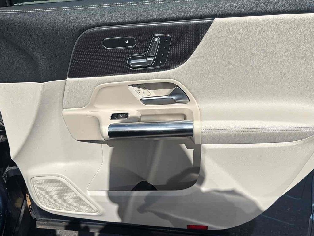 Used 2022 Blue Mercedes-Benz GLA 250 image 18